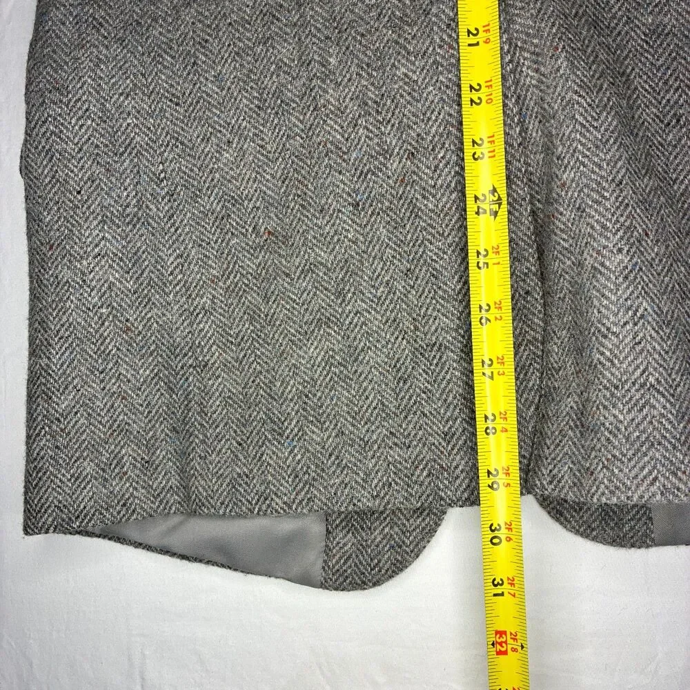 Farah Clothing Co Men's 40R Gray Herringbone Wool Sport Coat, Leather Buttons